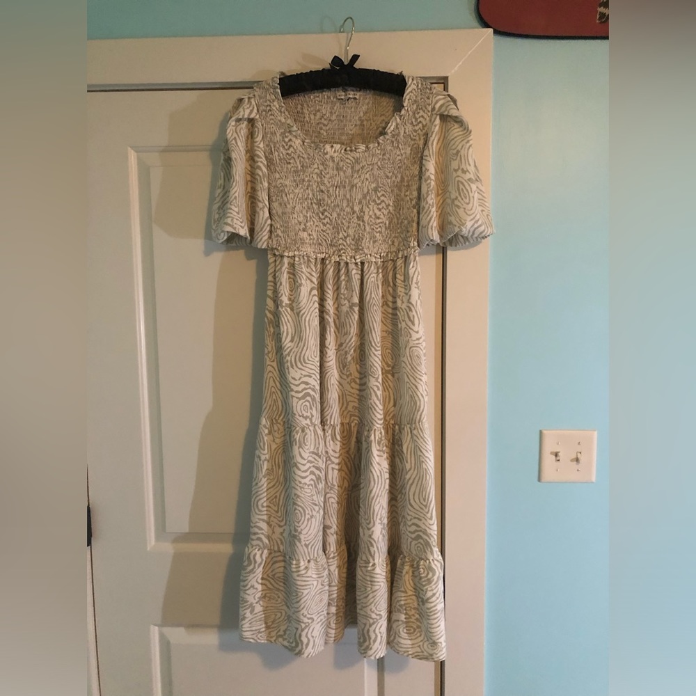 Green and white wave dress from TJ Maxx. Puff sleeves. Comfy and cute. Like new.